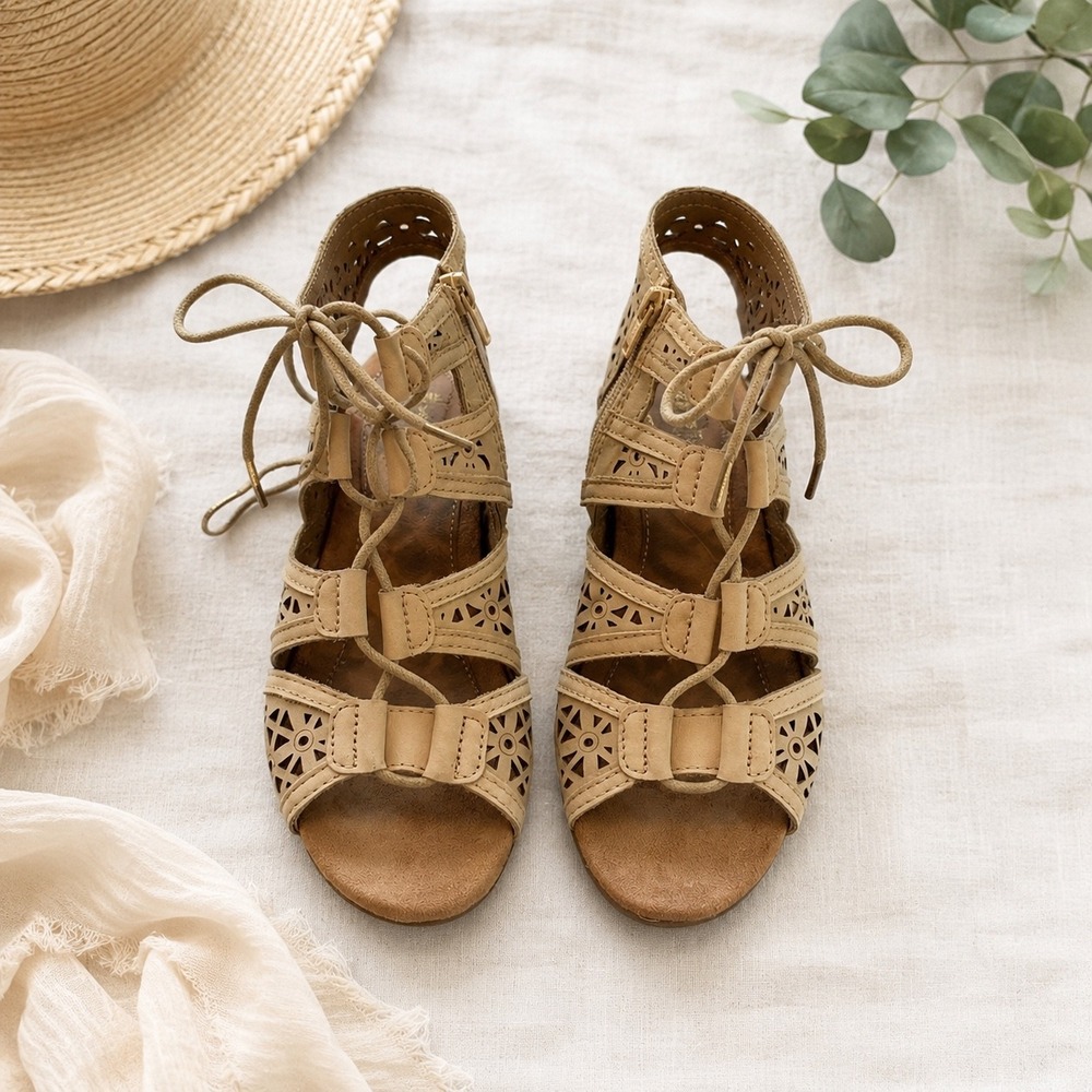 Earth Origins Gladiator Sandals Womens 8.5 Tan Laser Cut Lace Up Boho Block Heel